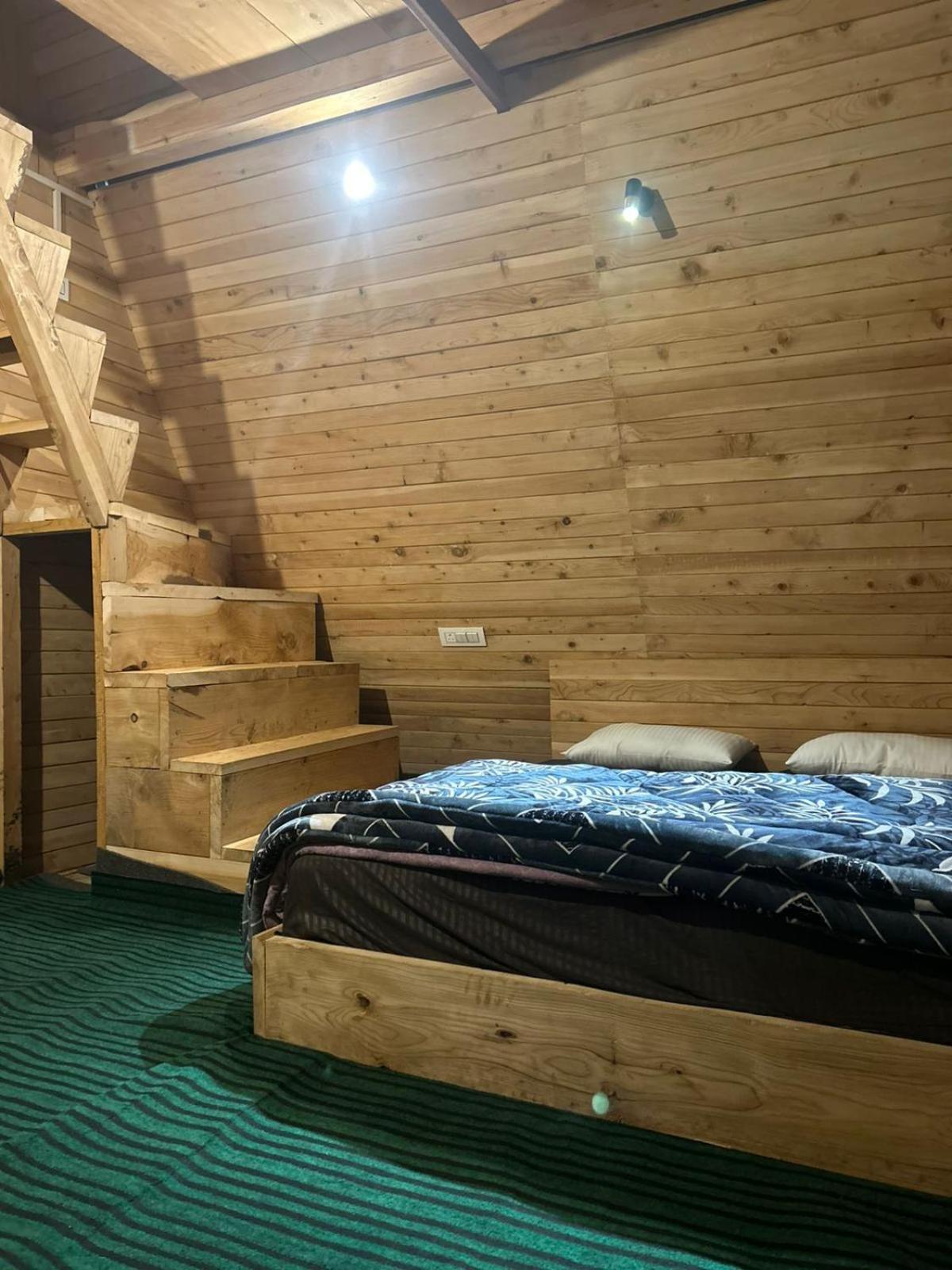 Tree Hub Jibhi Lejlighed Eksteriør billede